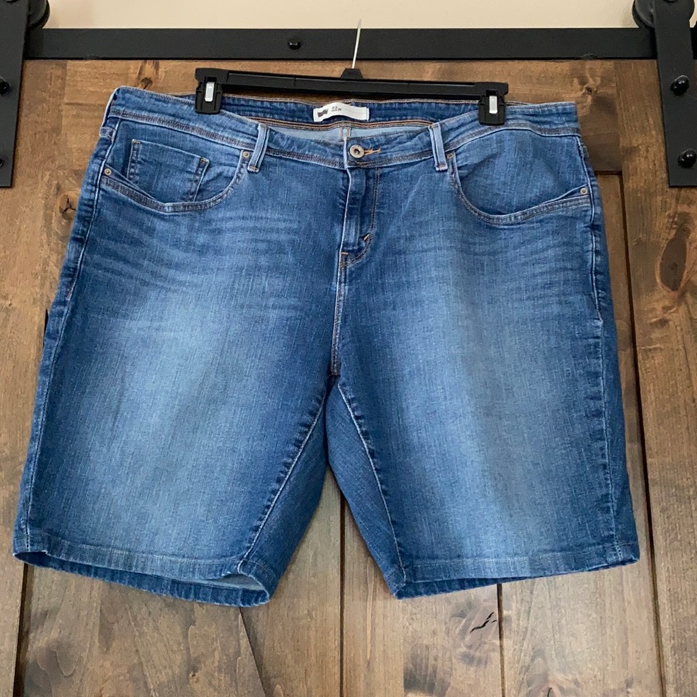Levi Strauss Women’s Plus Jean Shorts Sz22